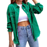 Chaqueta vaquera de color con dobladillo sin rematar